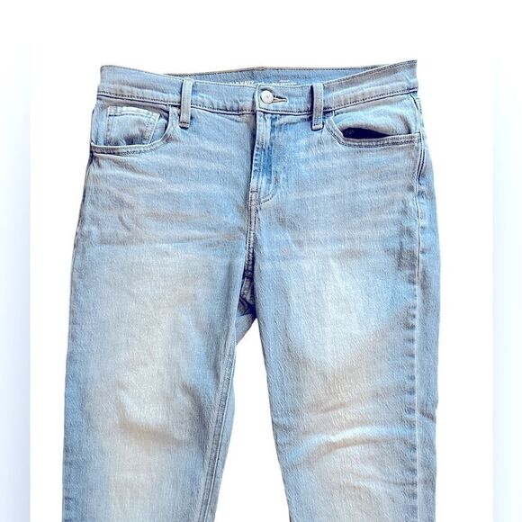Old Navy Mid-Rise Wow Boyfriend Jeans Light Wash Denim size 6 EUC - Picture 3 of 5
